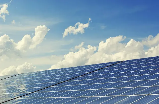 Cómo los Gadgets Avanzados Mejoran la Eficiencia Energética en el Hogar